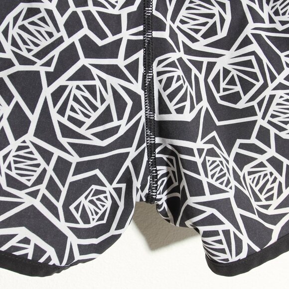 Lululemon Speed Short Posey Black White / Miss Mosaic Black / Black Size 6 - Picture 6 of 12